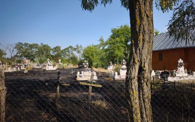 Botoșani: Foc distrugător în cimitir după o lumânare nesupravegheată