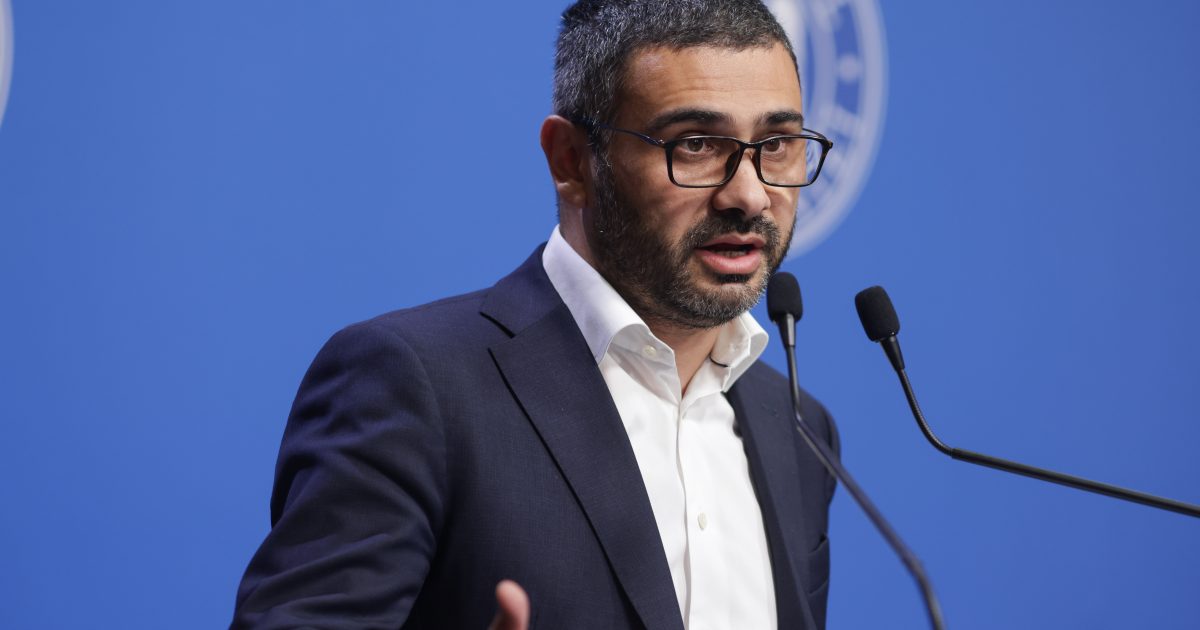 PNL cere explicații PSD: Ministru la bordul zborului spre Mykonos