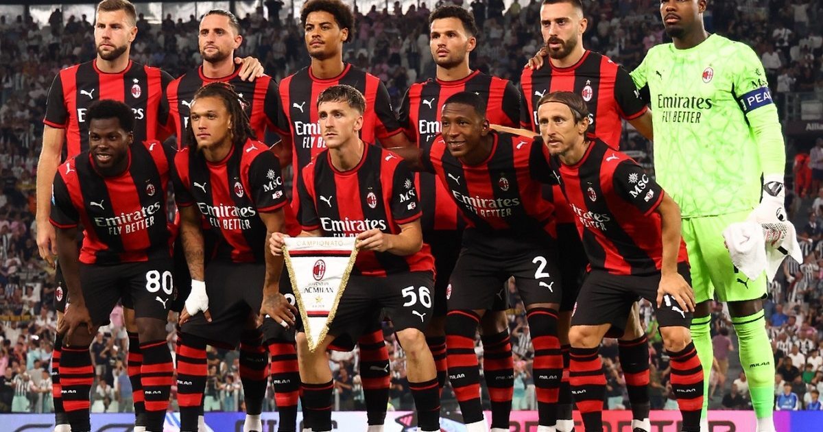 Milan players before Juventus game