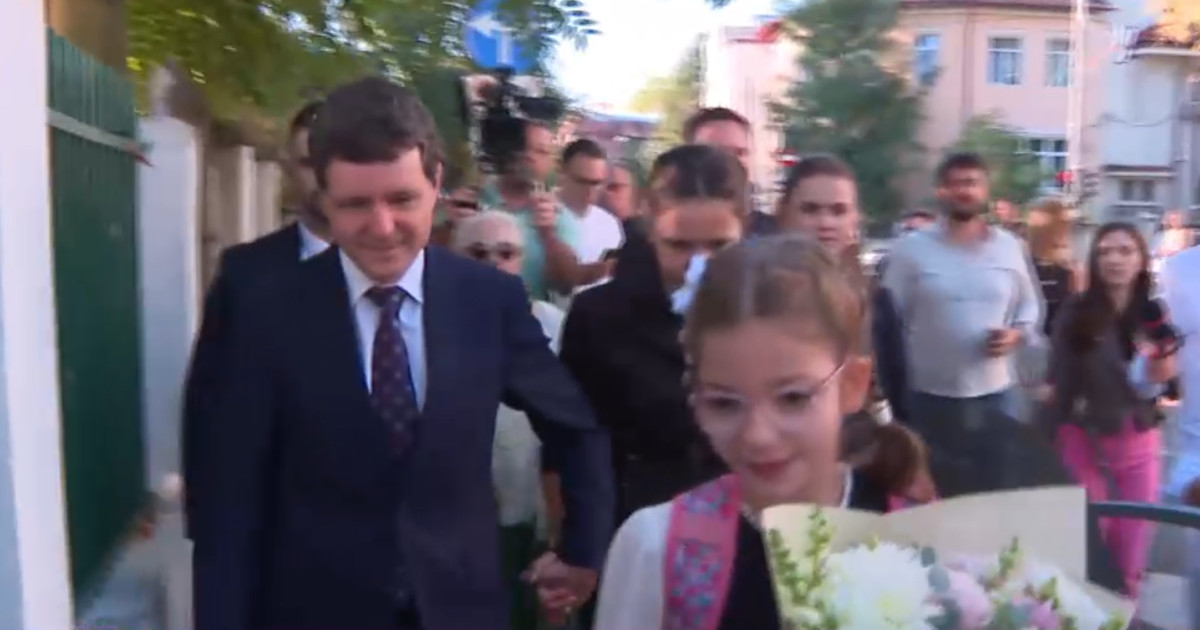 Nicuşor Dan, la școală: „Educația e mai mult decât note”
