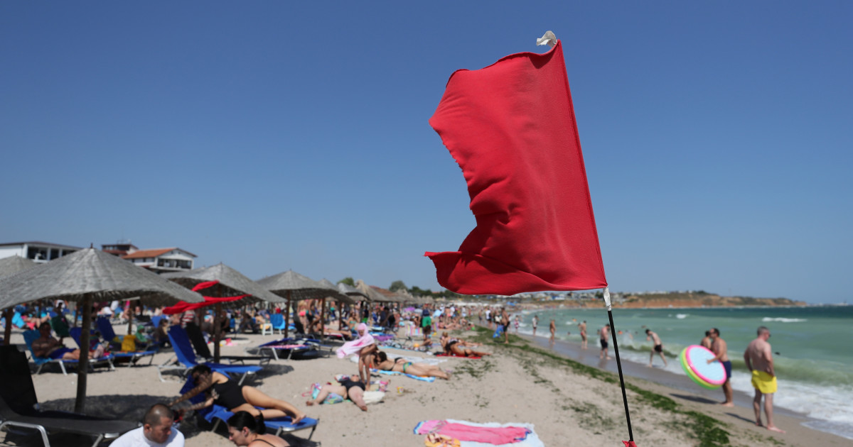Eforie: Steag roșu la plajă, curentii sunt periculoși