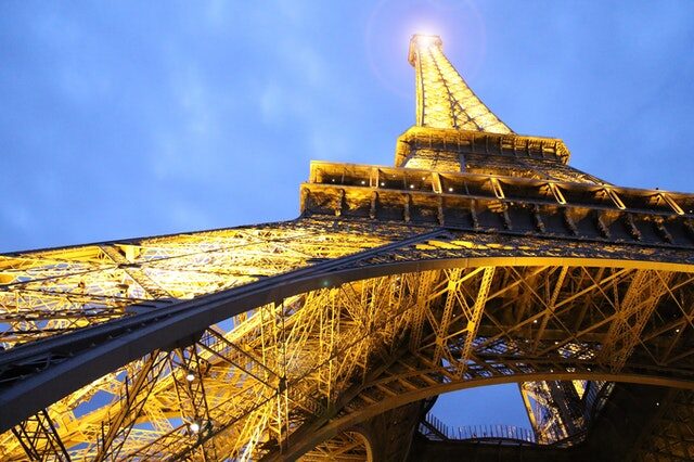 Turnul Eiffel se redeschide marți, după greva angajaților