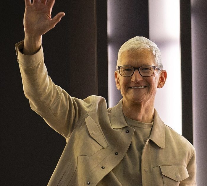 Cook pleacă de la Apple după 15 ani: Era titanului de 4 trilioane se încheie