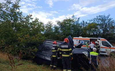 Microbuz răsturnat cu șase persoane, victime?