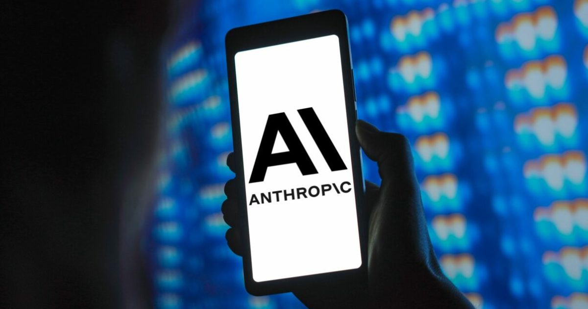 Șeful Anthropic cere frână la AI