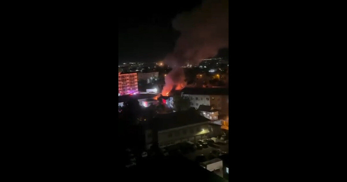 Incendiu devastator în Slatina: Doi adulți și un copil, la spital